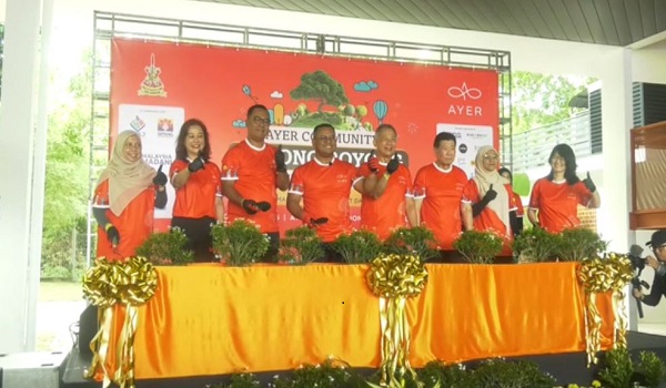 Menteri Besar Selangor, Datuk Seri Amirudin Shari pada perasmian Program Gotong-Royong Komuniti Ayer di Puchong/ Foto RTM
